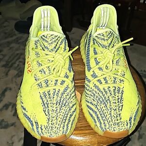 *Used* Authentic Yeezy 350 V2 "Semi Frozen Yellow"/ 11.5M/ Frozen Yellow